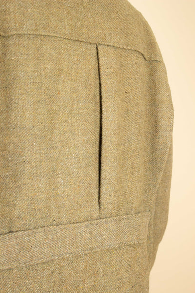 SWEDISH 1930S GREEN THREE PIECE TWEED BESPOKE SPORT SUIT. SIZE CA EU 58