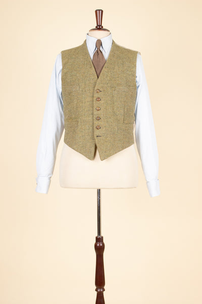 SWEDISH 1930S GREEN THREE PIECE TWEED BESPOKE SPORT SUIT. SIZE CA EU 58