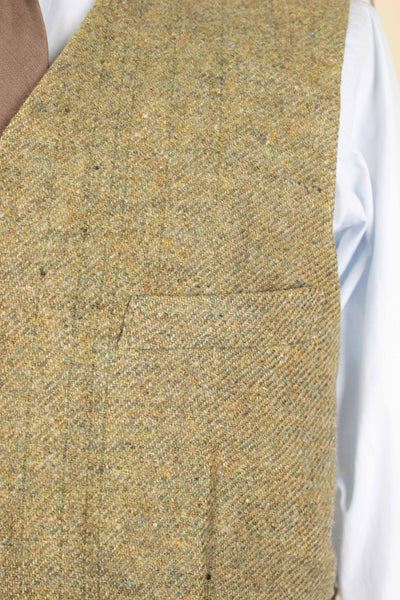 SWEDISH 1930S GREEN THREE PIECE TWEED BESPOKE SPORT SUIT. SIZE CA EU 58