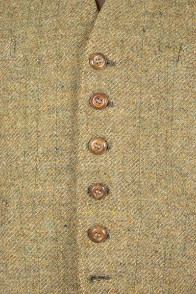 SWEDISH 1930S GREEN THREE PIECE TWEED BESPOKE SPORT SUIT. SIZE CA EU 58