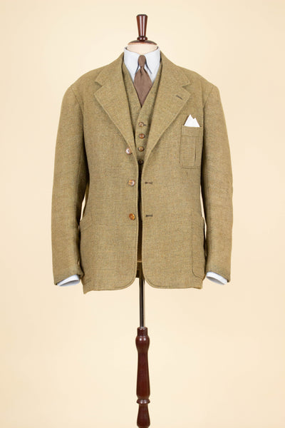 SWEDISH 1930S GREEN THREE PIECE TWEED BESPOKE SPORT SUIT. SIZE CA EU 58