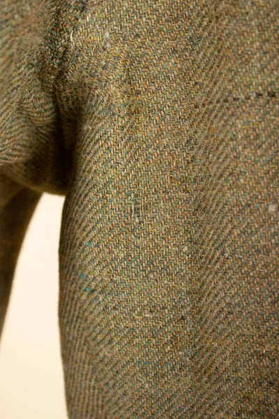 SWEDISH 1930S GREEN THREE PIECE TWEED BESPOKE SPORT SUIT. SIZE CA EU 58