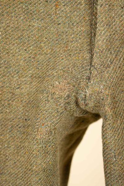 SWEDISH 1930S GREEN THREE PIECE TWEED BESPOKE SPORT SUIT. SIZE CA EU 58