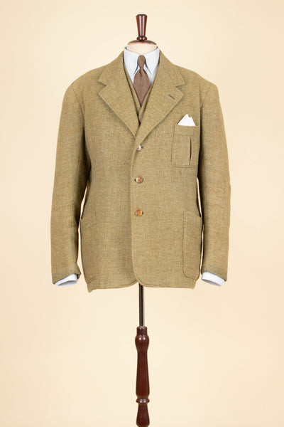 SWEDISH 1930S GREEN THREE PIECE TWEED BESPOKE SPORT SUIT. SIZE CA EU 58