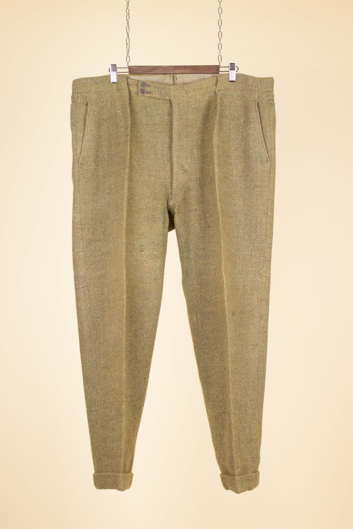 SWEDISH 1930S GREEN THREE PIECE TWEED BESPOKE SPORT SUIT. SIZE CA EU 58