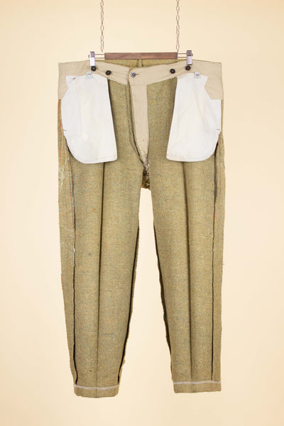 SWEDISH 1930S GREEN THREE PIECE TWEED BESPOKE SPORT SUIT. SIZE CA EU 58
