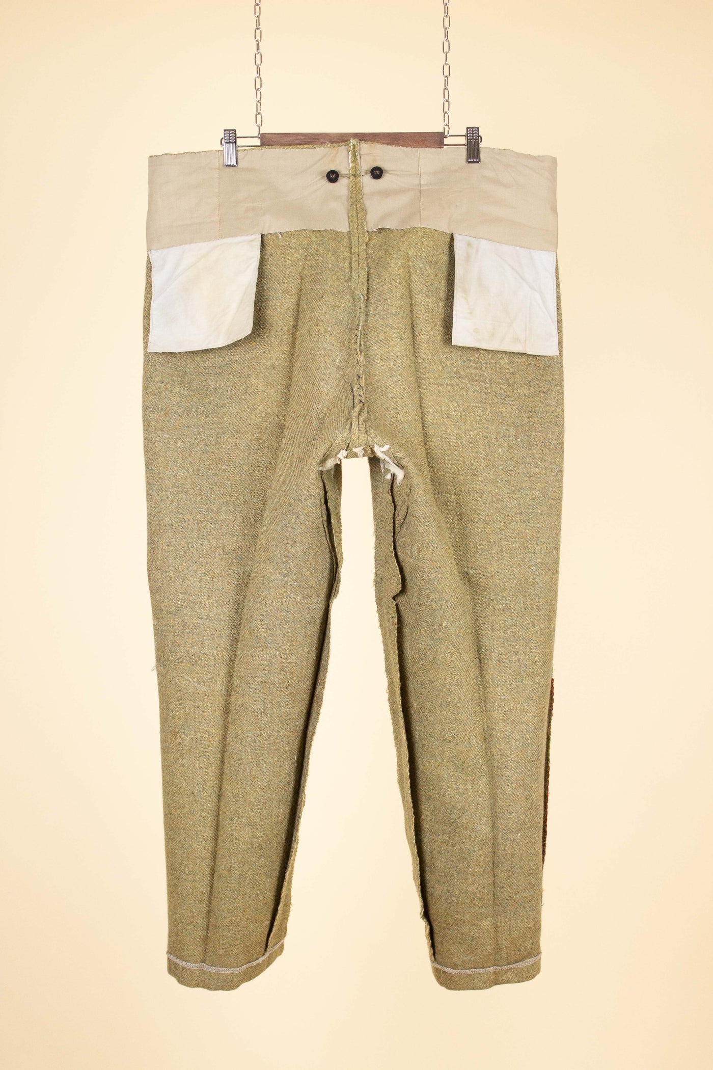 SWEDISH 1930S GREEN THREE PIECE TWEED BESPOKE SPORT SUIT. SIZE CA EU 58