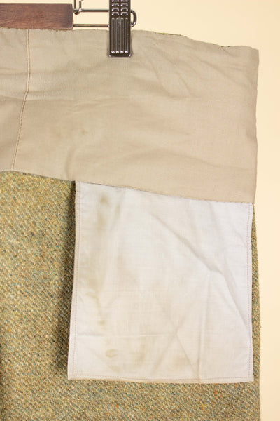 SWEDISH 1930S GREEN THREE PIECE TWEED BESPOKE SPORT SUIT. SIZE CA EU 58