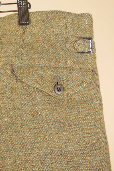 SWEDISH 1930S GREEN THREE PIECE TWEED BESPOKE SPORT SUIT. SIZE CA EU 58