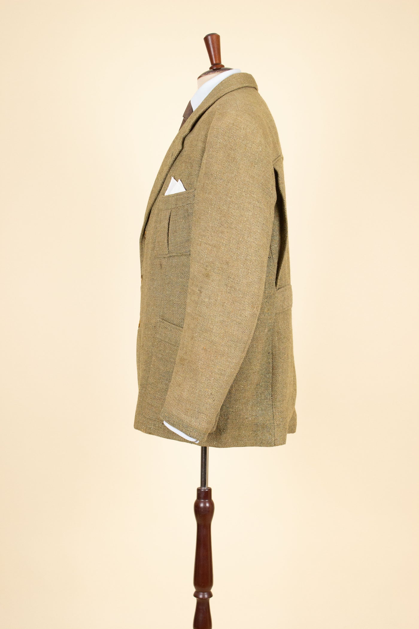SWEDISH 1930S GREEN THREE PIECE TWEED BESPOKE SPORT SUIT. SIZE CA EU 58