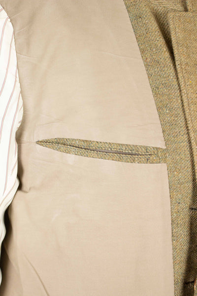 SWEDISH 1930S GREEN THREE PIECE TWEED BESPOKE SPORT SUIT. SIZE CA EU 58