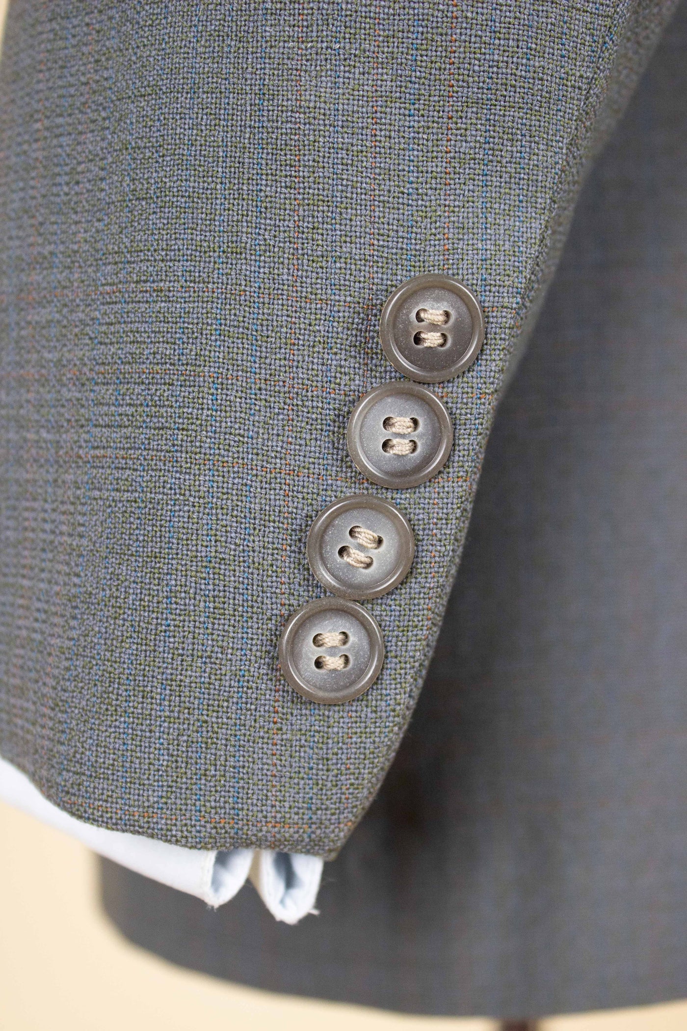 SWEDISH 1950S GREY SINGLE BREASTED TWO PIECE SUIT BY KRISTIANSSON. SIZE CA EU 48