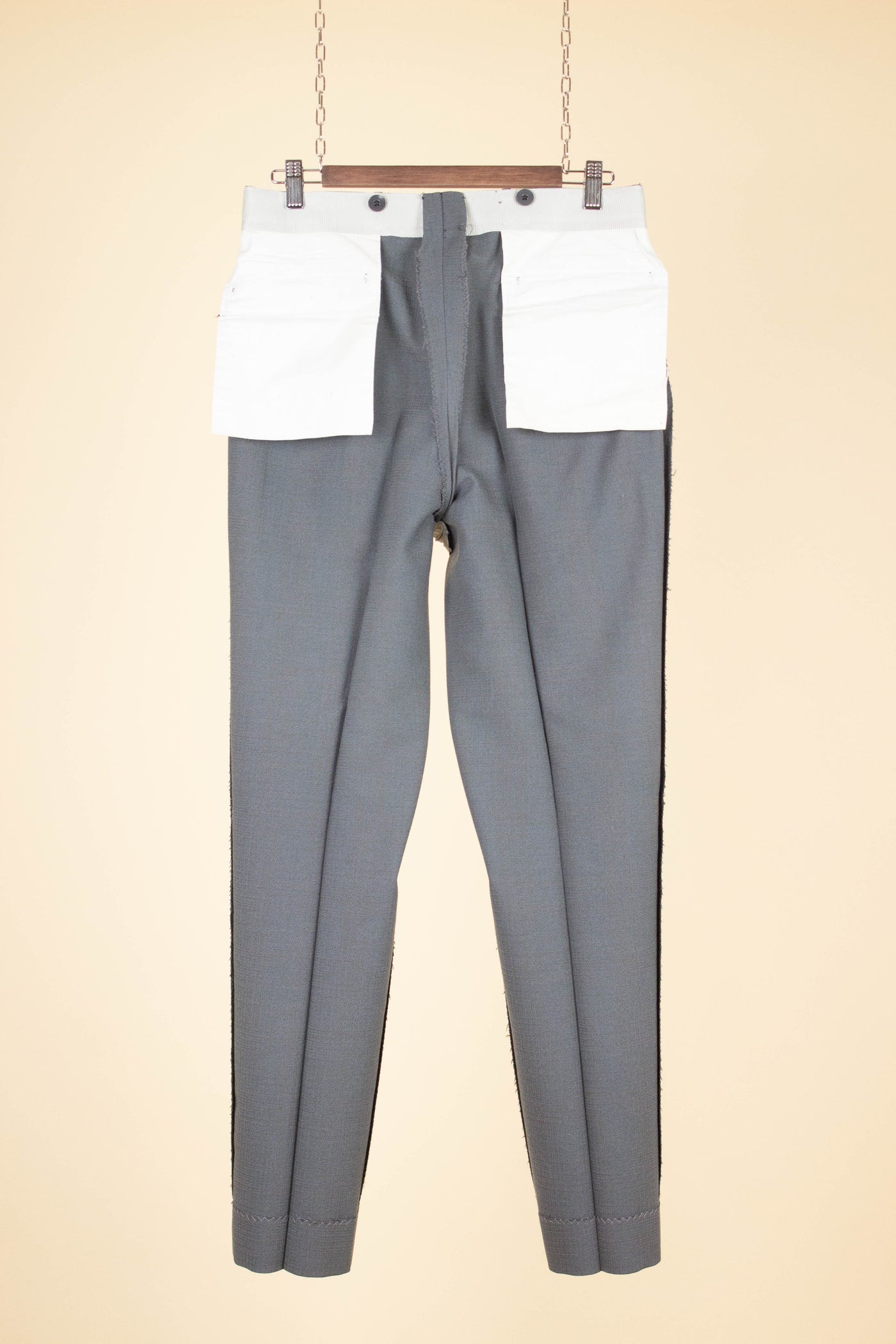 SWEDISH 1950S GREY SINGLE BREASTED TWO PIECE SUIT BY KRISTIANSSON. SIZE CA EU 48