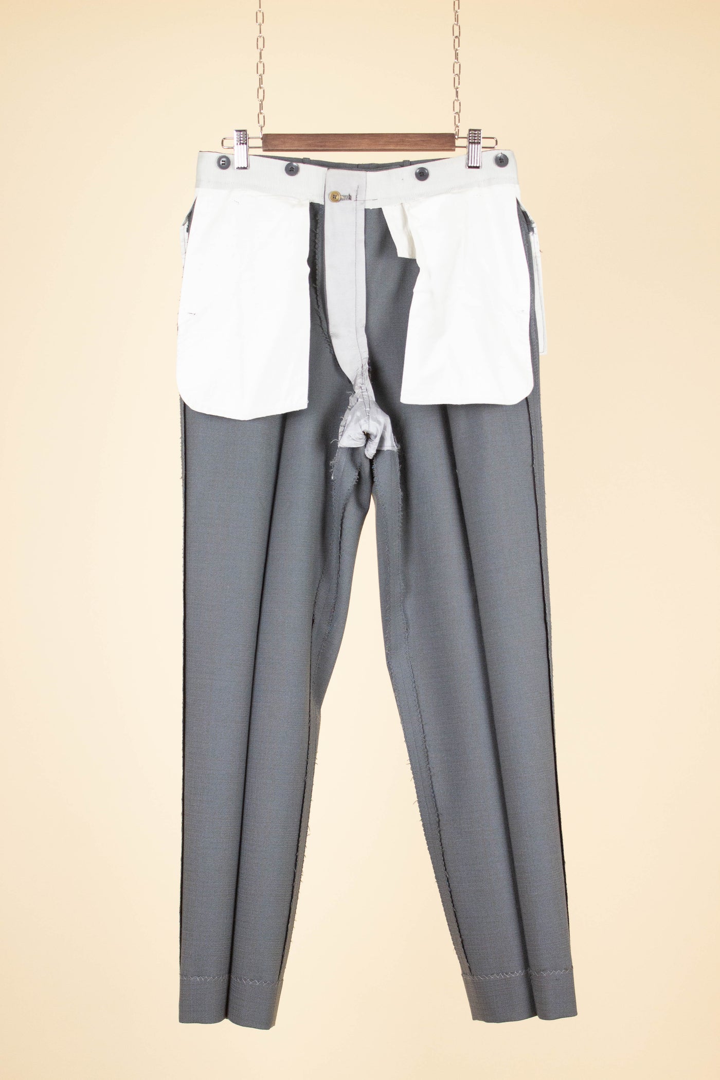 SWEDISH 1950S GREY SINGLE BREASTED TWO PIECE SUIT BY KRISTIANSSON. SIZE CA EU 48