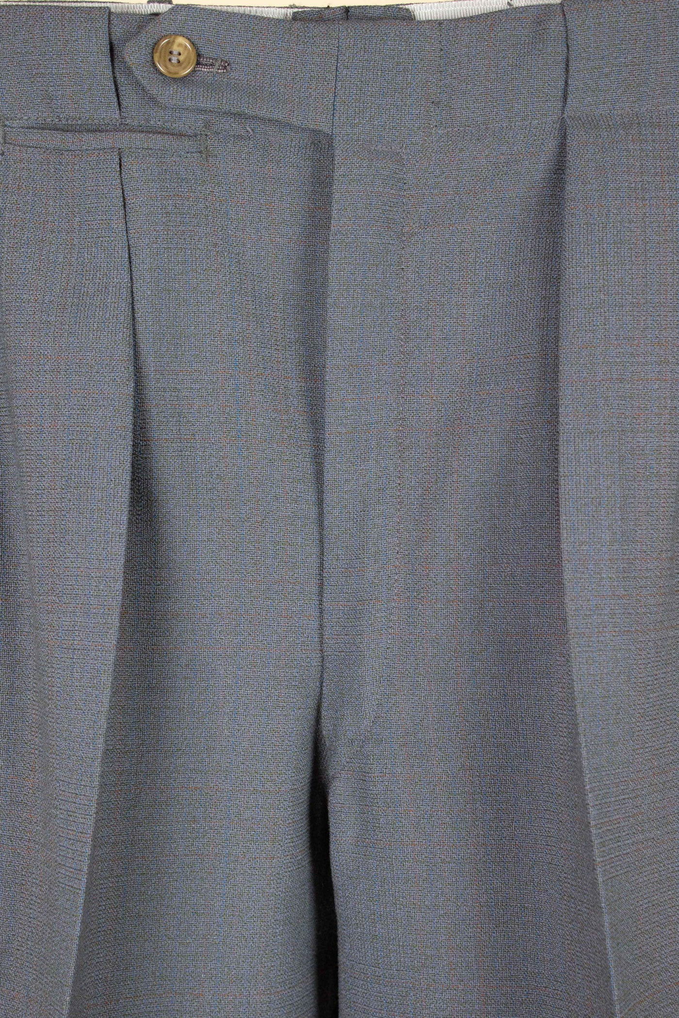 SWEDISH 1950S GREY SINGLE BREASTED TWO PIECE SUIT BY KRISTIANSSON. SIZE CA EU 48