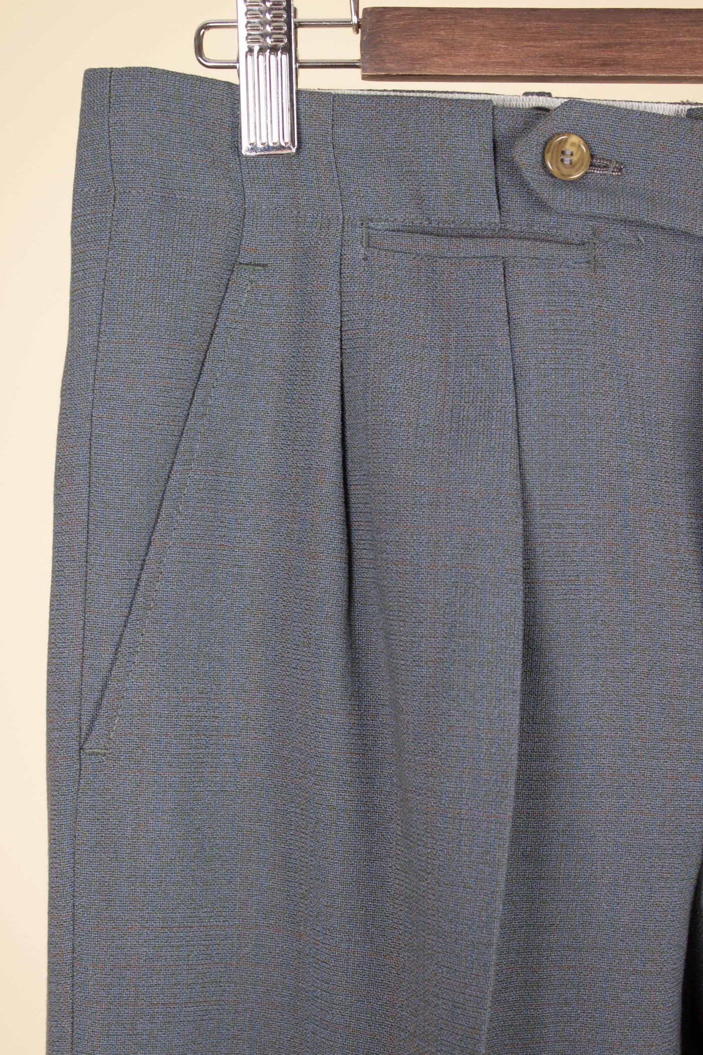 SWEDISH 1950S GREY SINGLE BREASTED TWO PIECE SUIT BY KRISTIANSSON. SIZE CA EU 48