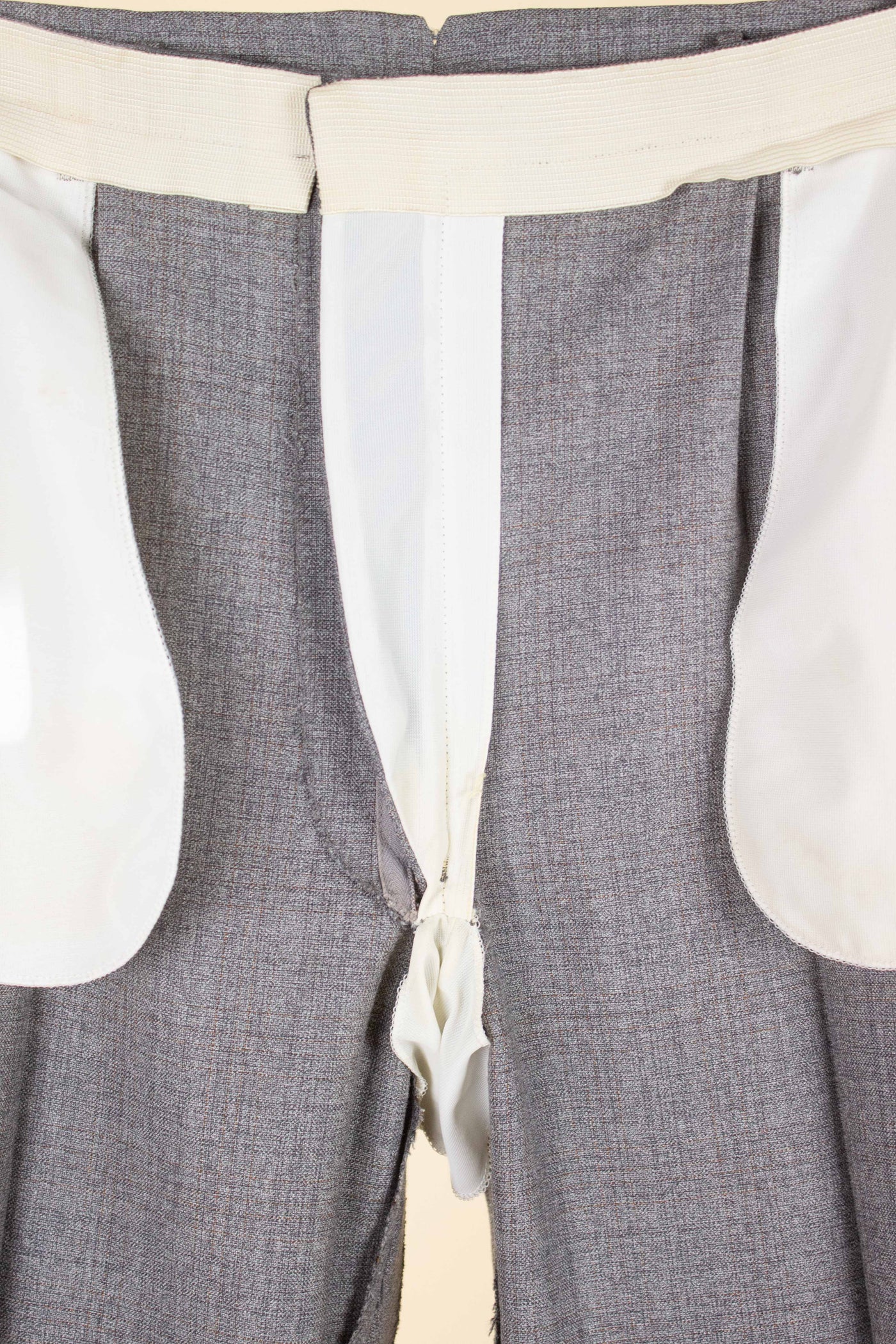 SWEDISH 1960S GREY TWO PIECE SINGLE BREASTED SUIT BY JUNESCO. SIZE CA EU 54