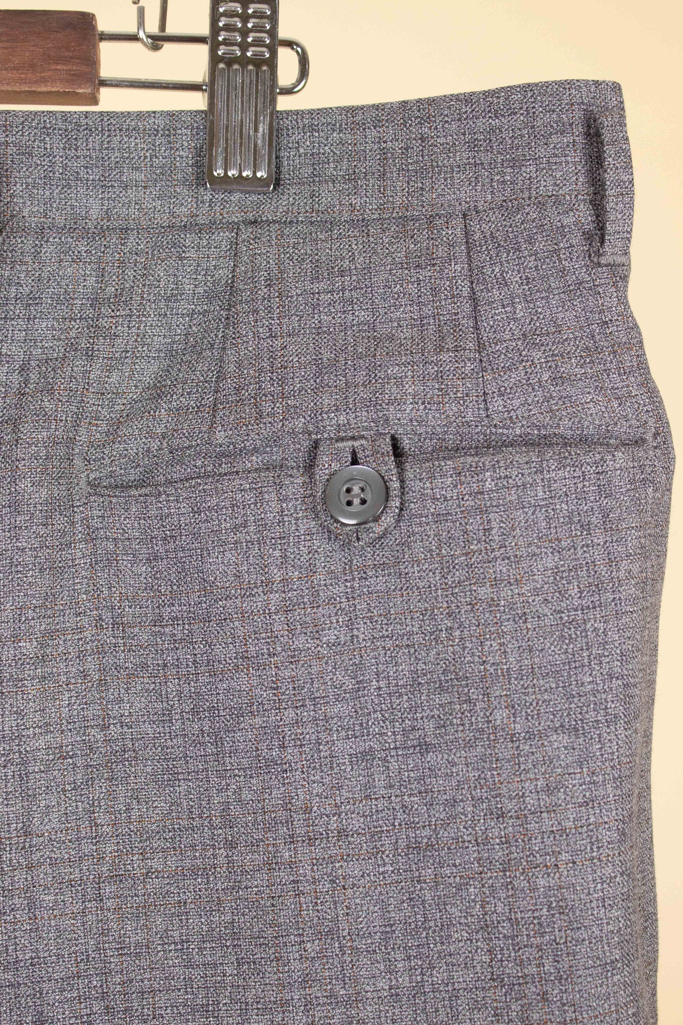 SWEDISH 1960S GREY TWO PIECE SINGLE BREASTED SUIT BY JUNESCO. SIZE CA EU 54