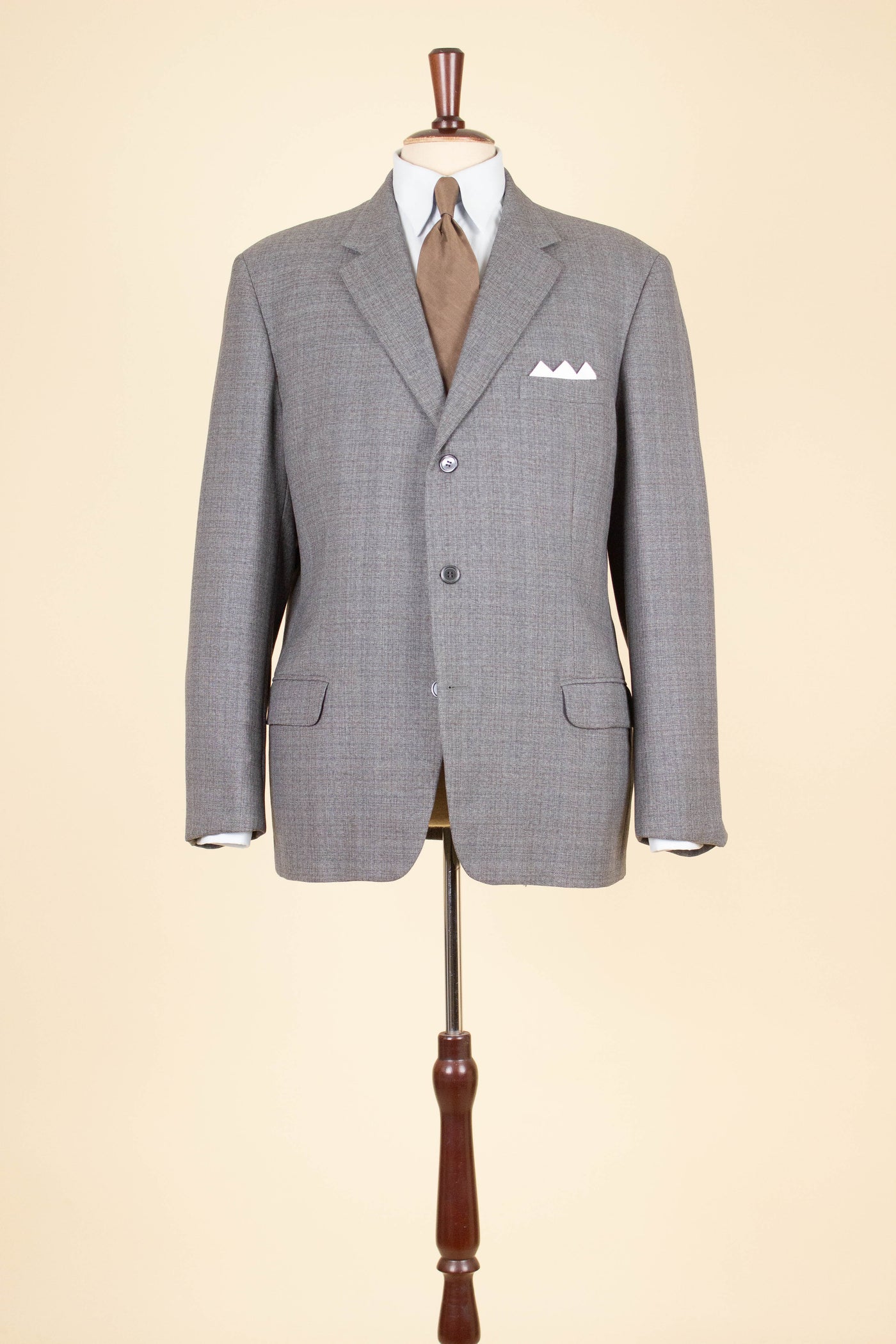 SWEDISH 1960S GREY TWO PIECE SINGLE BREASTED SUIT BY JUNESCO. SIZE CA EU 54