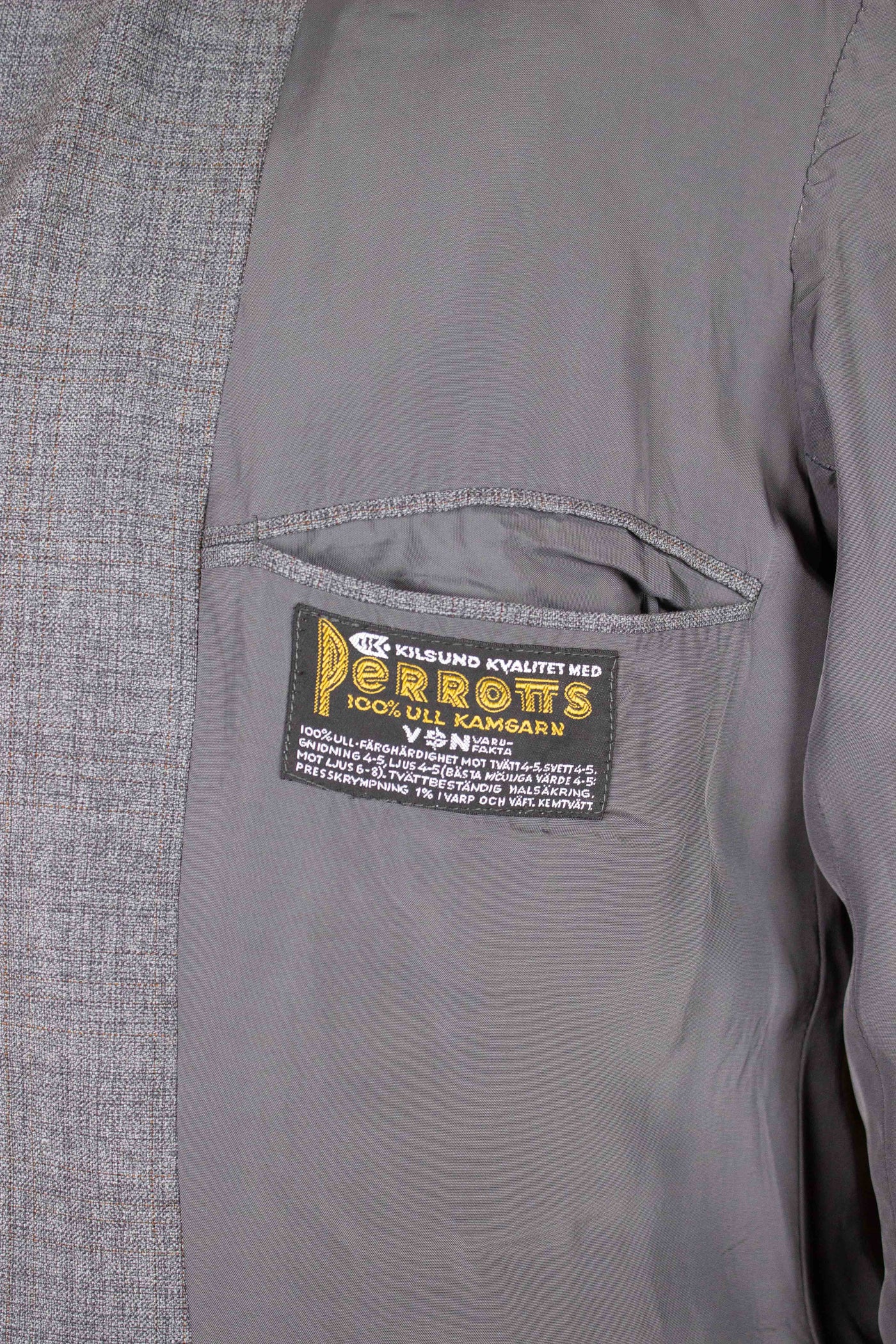SWEDISH 1960S GREY TWO PIECE SINGLE BREASTED SUIT BY JUNESCO. SIZE CA EU 54