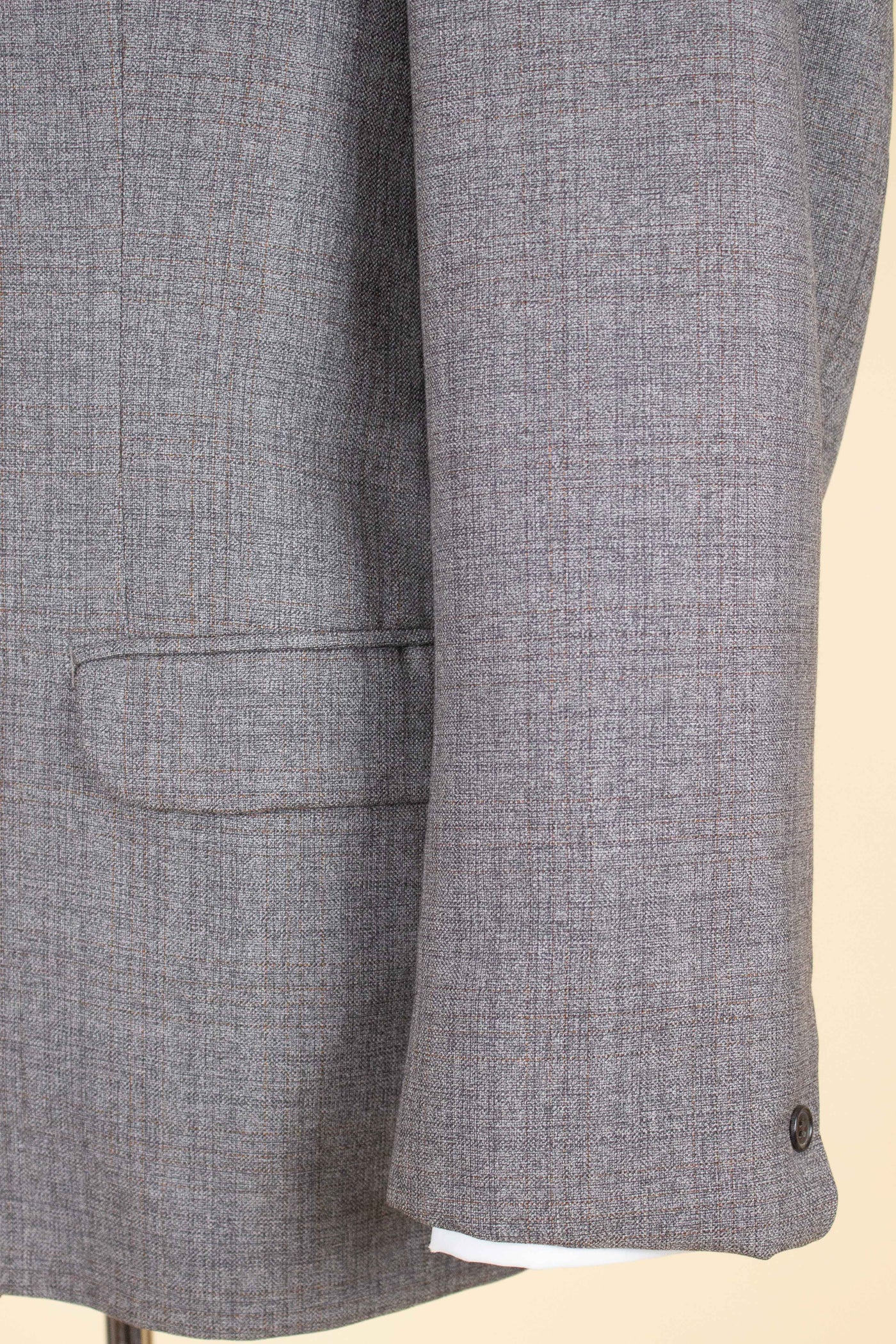 SWEDISH 1960S GREY TWO PIECE SINGLE BREASTED SUIT BY JUNESCO. SIZE CA EU 54