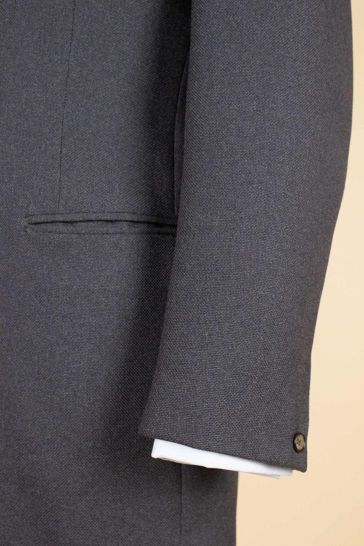 SWEDISH 1940S/1950S GREY TWO PIECE SINGLE BREASTED SUIT. SIZE CA EU 50