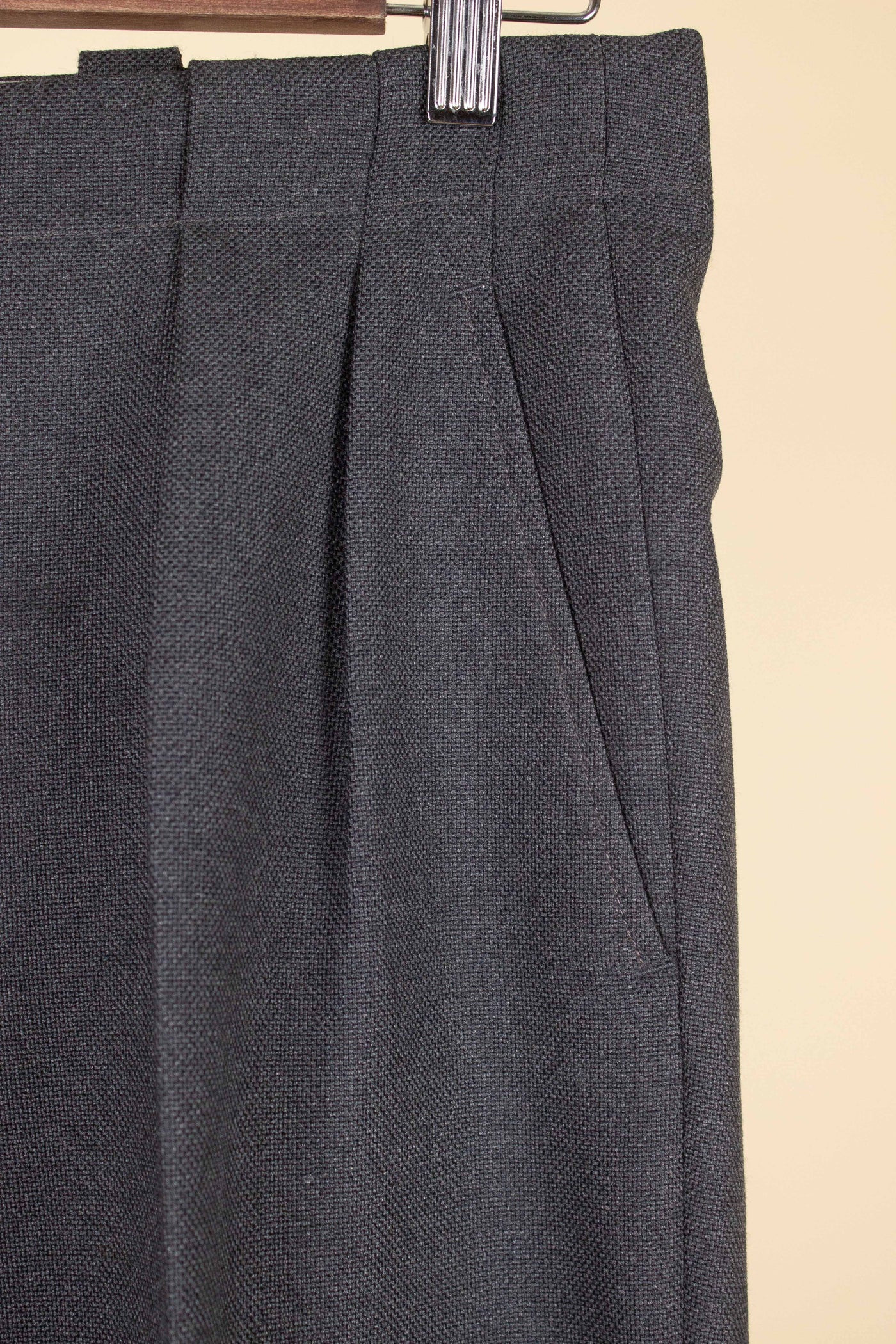 SWEDISH 1940S/1950S GREY TWO PIECE SINGLE BREASTED SUIT. SIZE CA EU 50