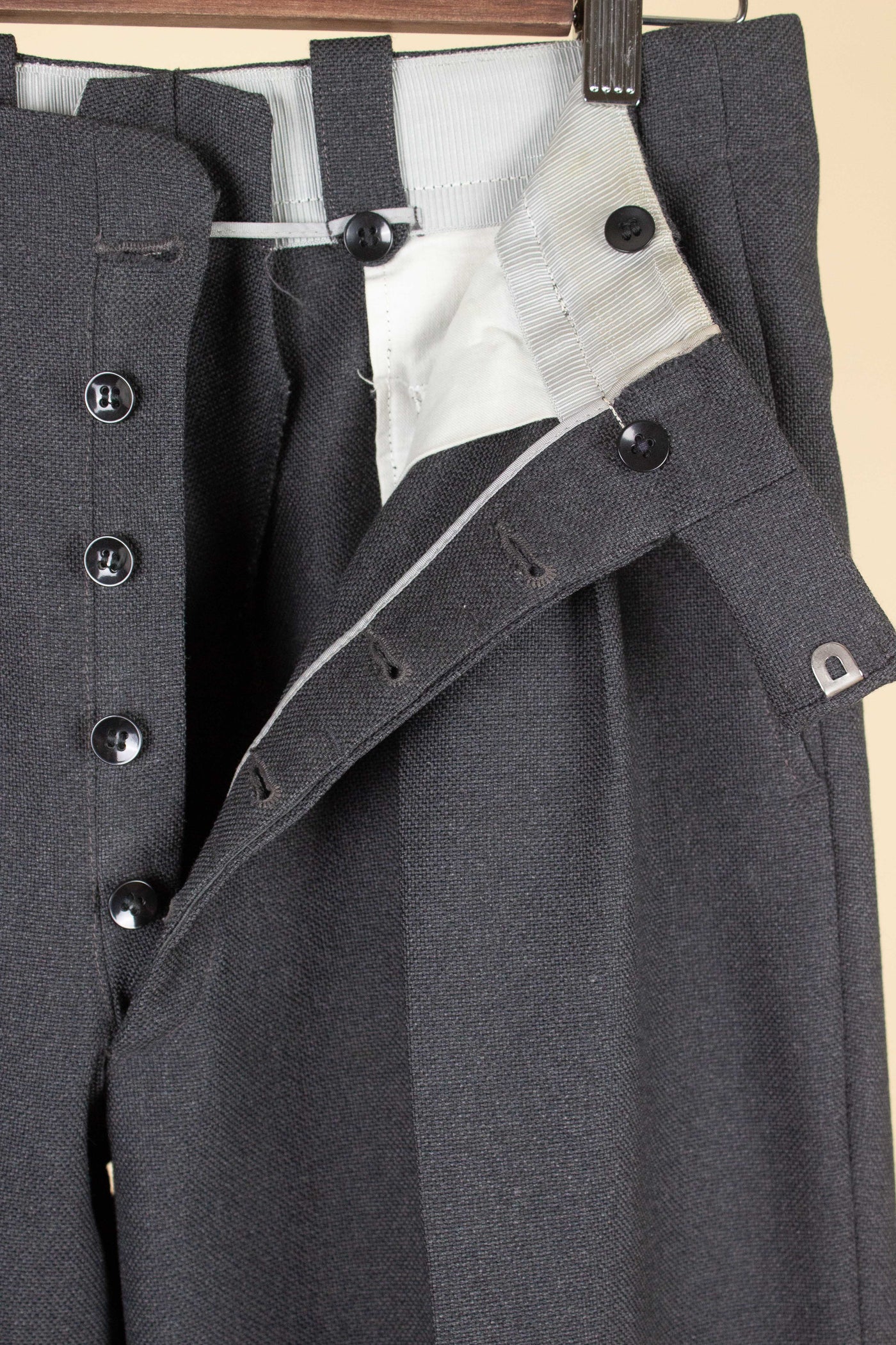 SWEDISH 1940S/1950S GREY TWO PIECE SINGLE BREASTED SUIT. SIZE CA EU 50
