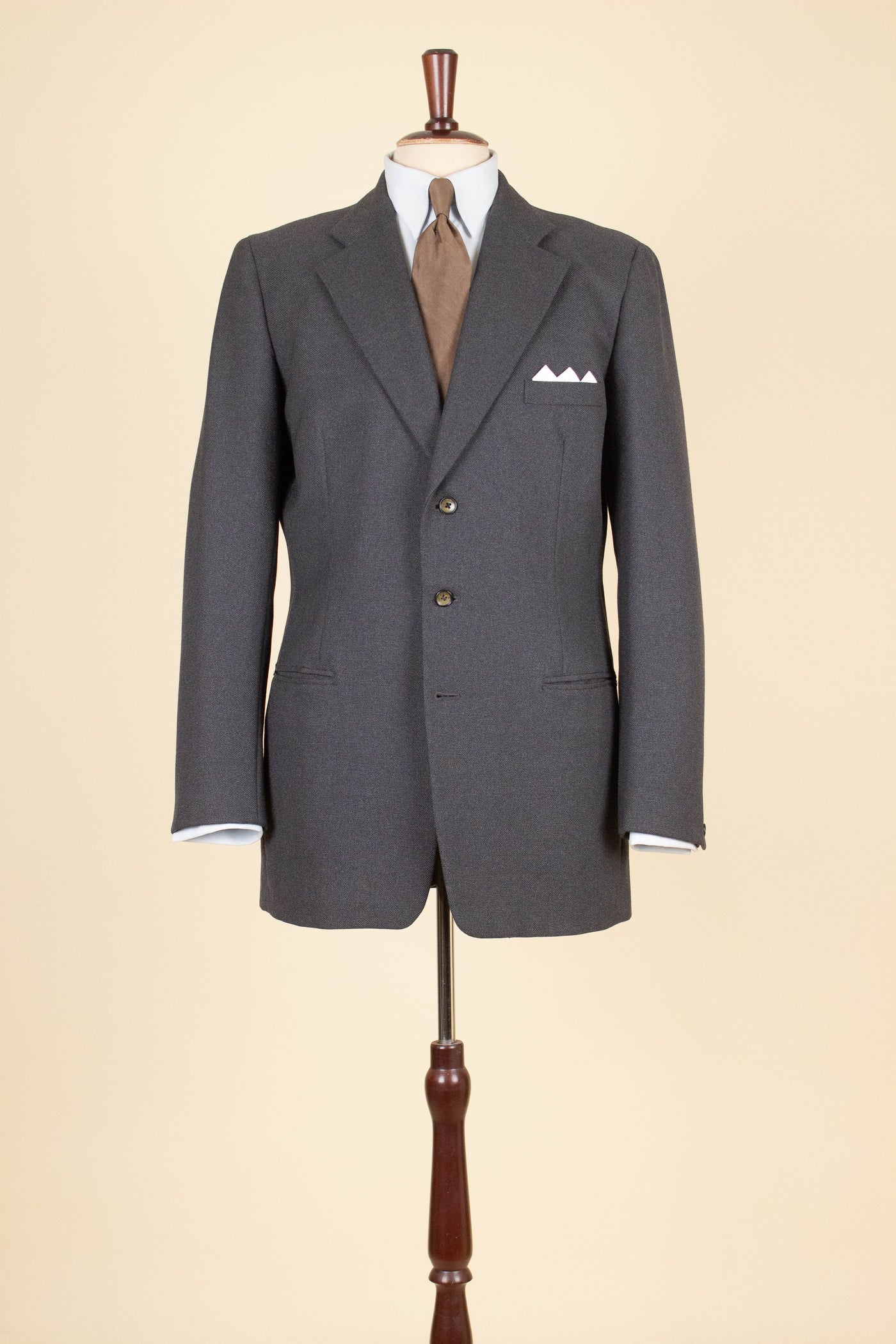 SWEDISH 1940S/1950S GREY TWO PIECE SINGLE BREASTED SUIT. SIZE CA EU 50