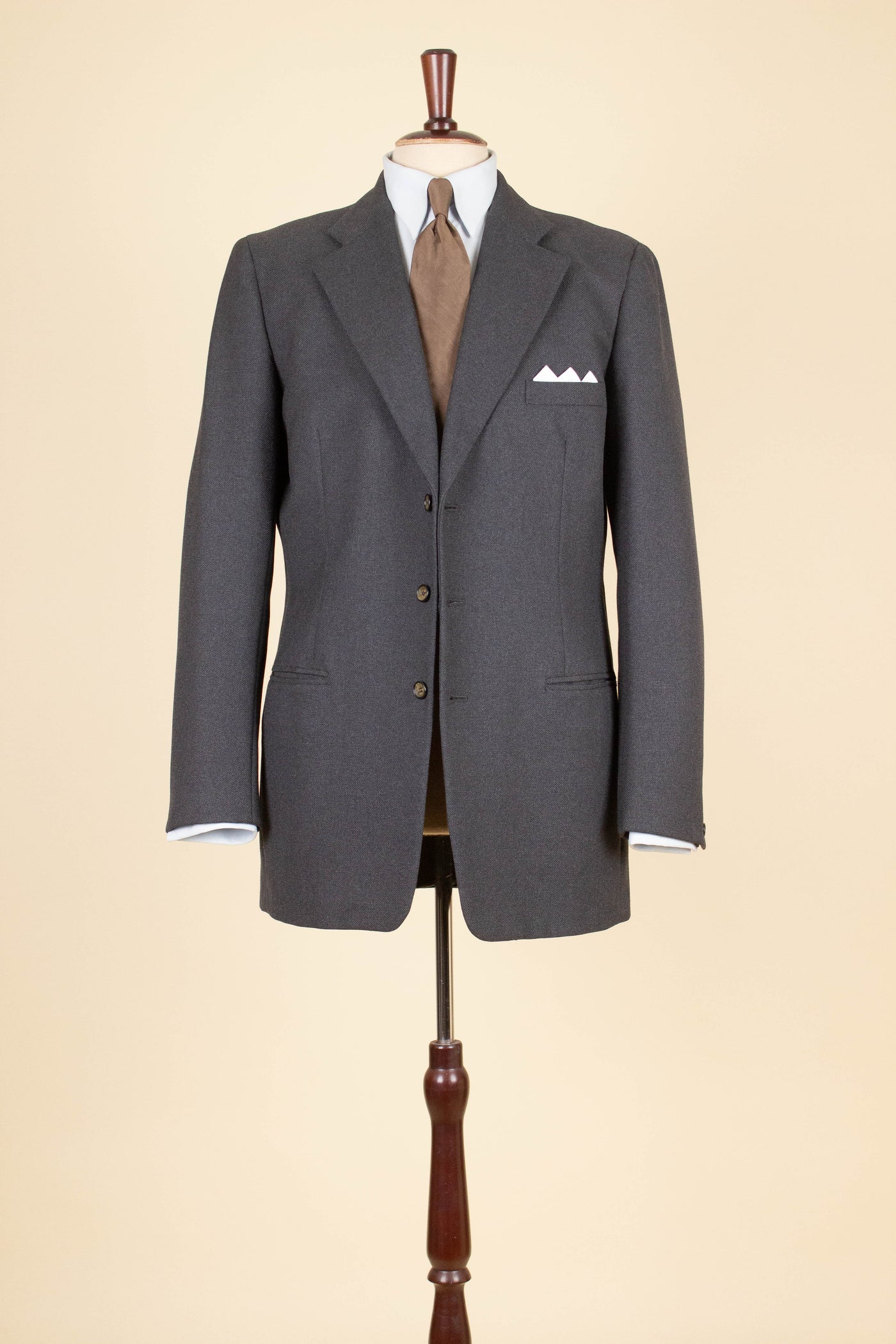 SWEDISH 1940S/1950S GREY TWO PIECE SINGLE BREASTED SUIT. SIZE CA EU 50