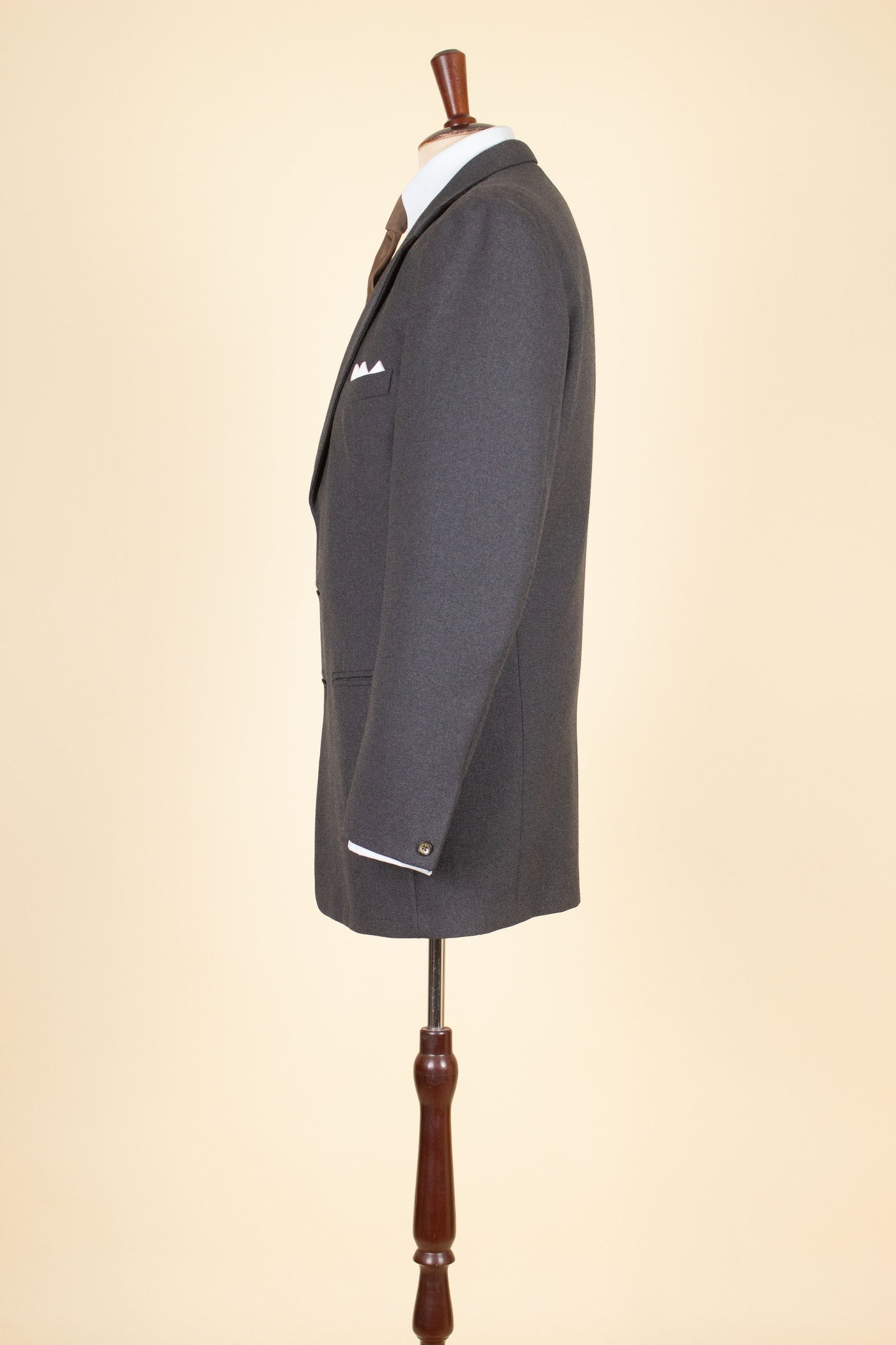 SWEDISH 1940S/1950S GREY TWO PIECE SINGLE BREASTED SUIT. SIZE CA EU 50