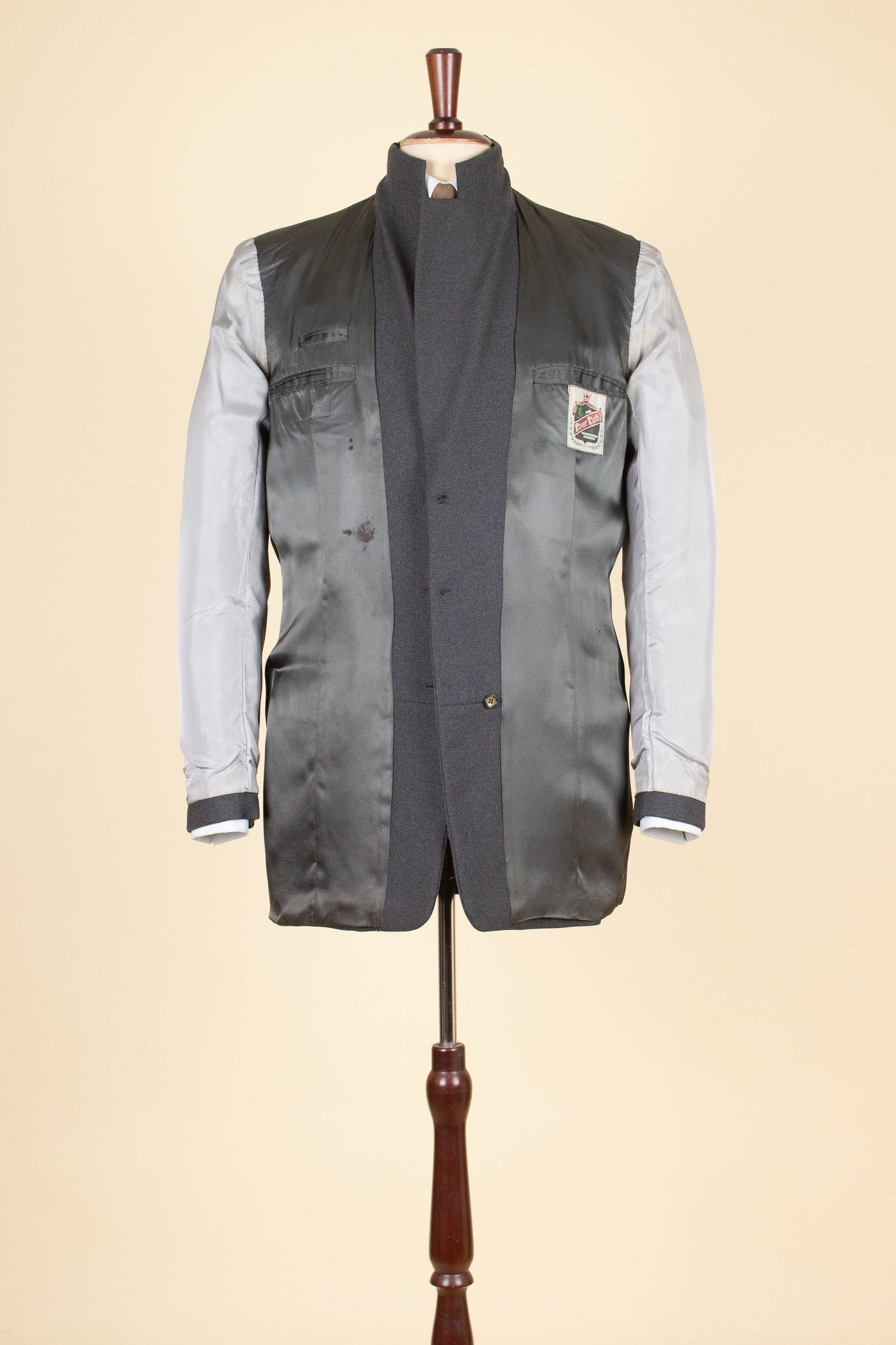 SWEDISH 1940S/1950S GREY TWO PIECE SINGLE BREASTED SUIT. SIZE CA EU 50