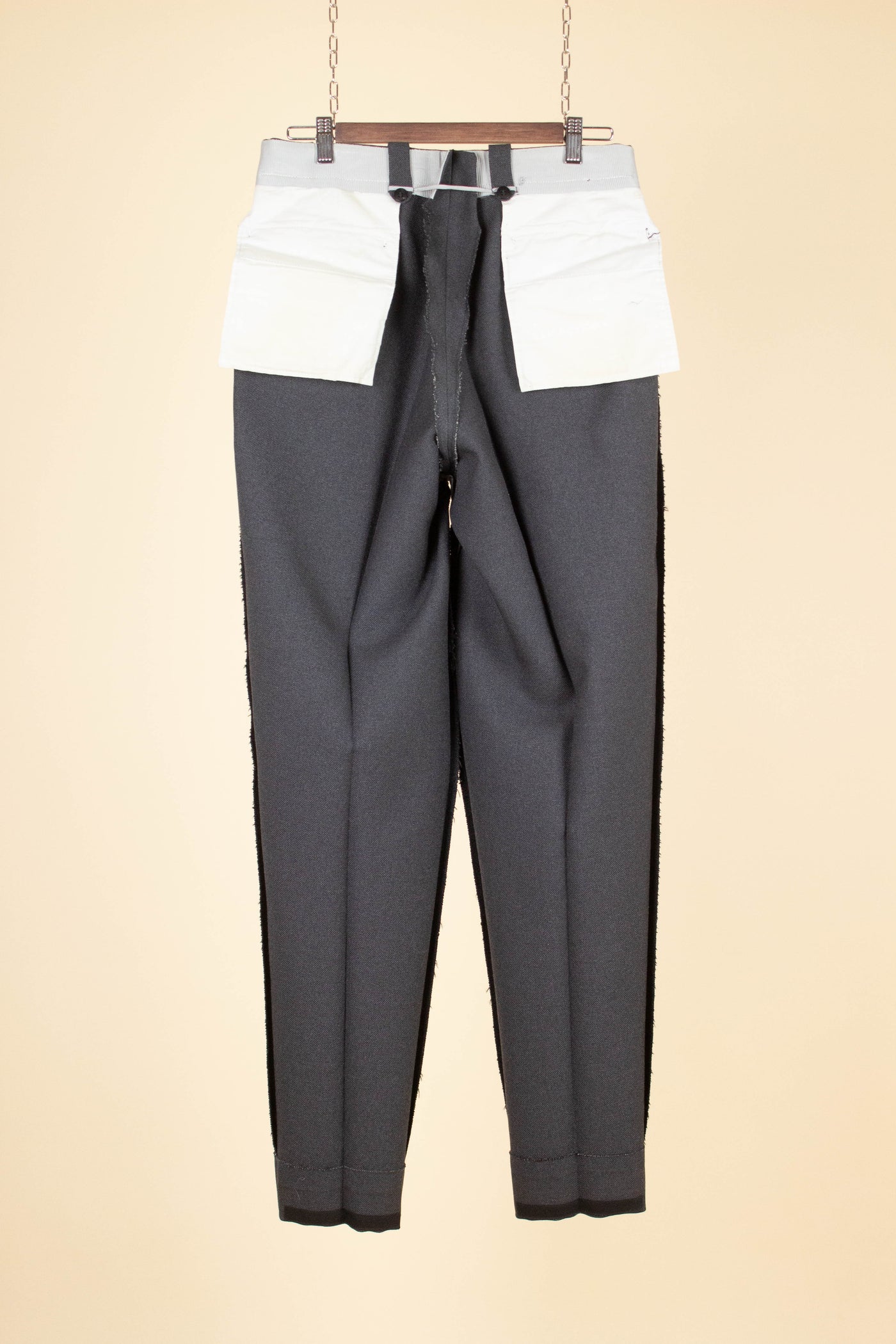 SWEDISH 1940S/1950S GREY TWO PIECE SINGLE BREASTED SUIT. SIZE CA EU 50