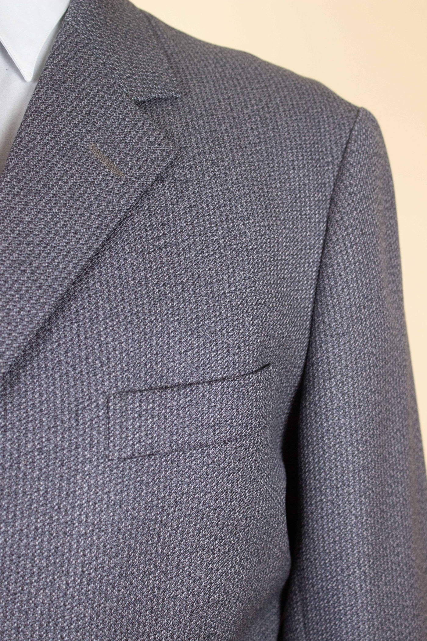 SWEDISH 1960 MEDIUM GREY SINGLE BREASTED TWO PIECE BESPOKE SUIT BY OLSSONS. SIZE CA EU 50-52