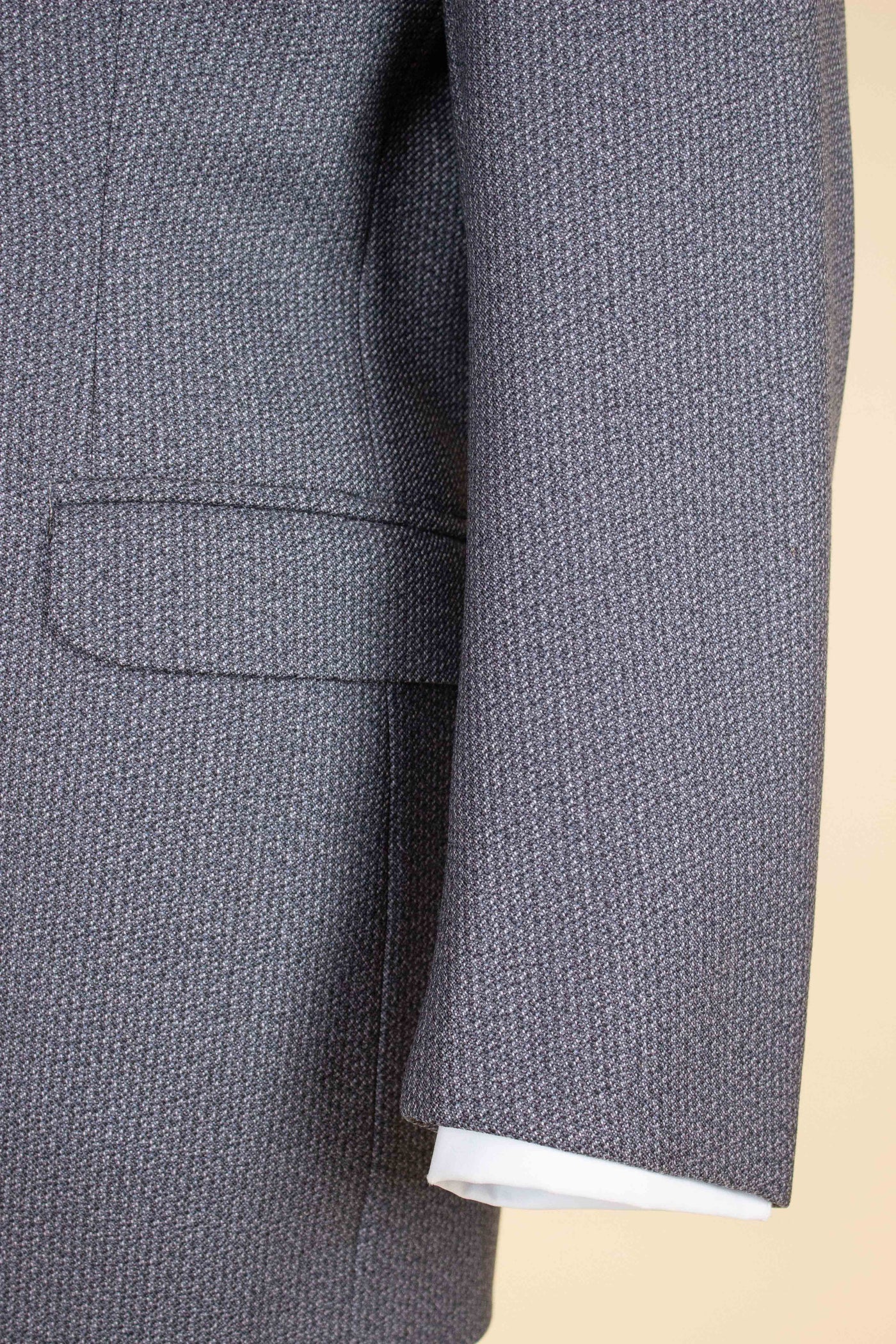 SWEDISH 1960 MEDIUM GREY SINGLE BREASTED TWO PIECE BESPOKE SUIT BY OLSSONS. SIZE CA EU 50-52