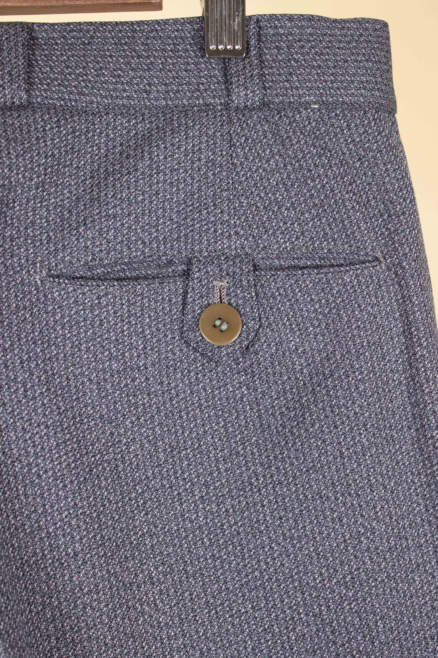 SWEDISH 1960 MEDIUM GREY SINGLE BREASTED TWO PIECE BESPOKE SUIT BY OLSSONS. SIZE CA EU 50-52