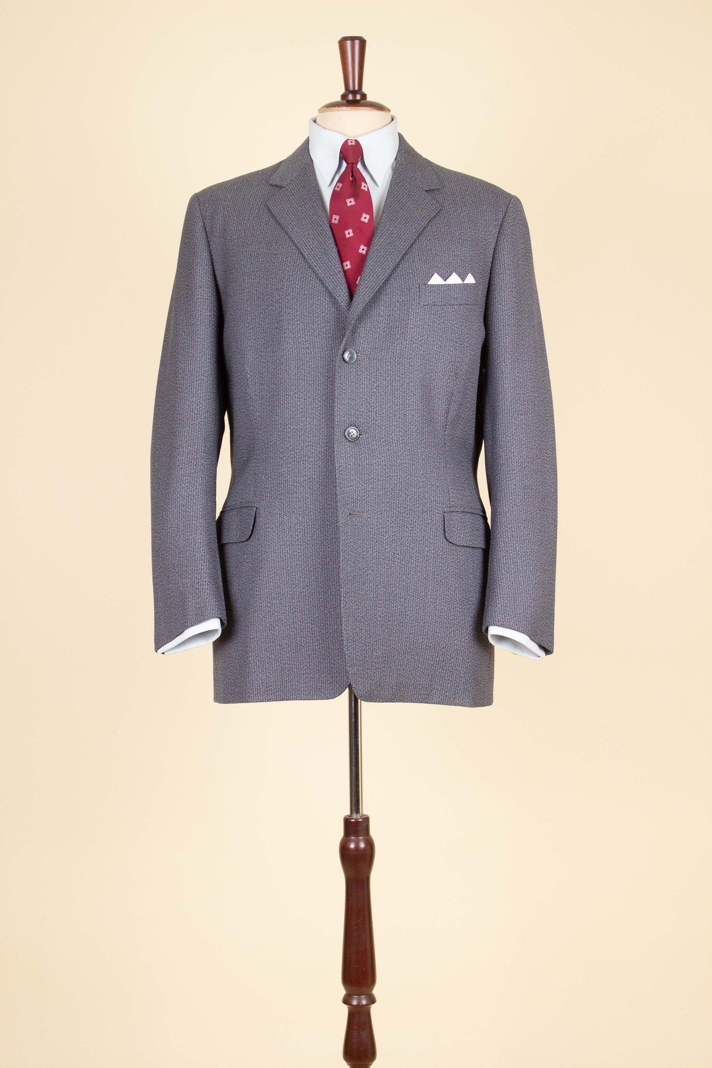 SWEDISH 1960 MEDIUM GREY SINGLE BREASTED TWO PIECE BESPOKE SUIT BY OLSSONS. SIZE CA EU 50-52