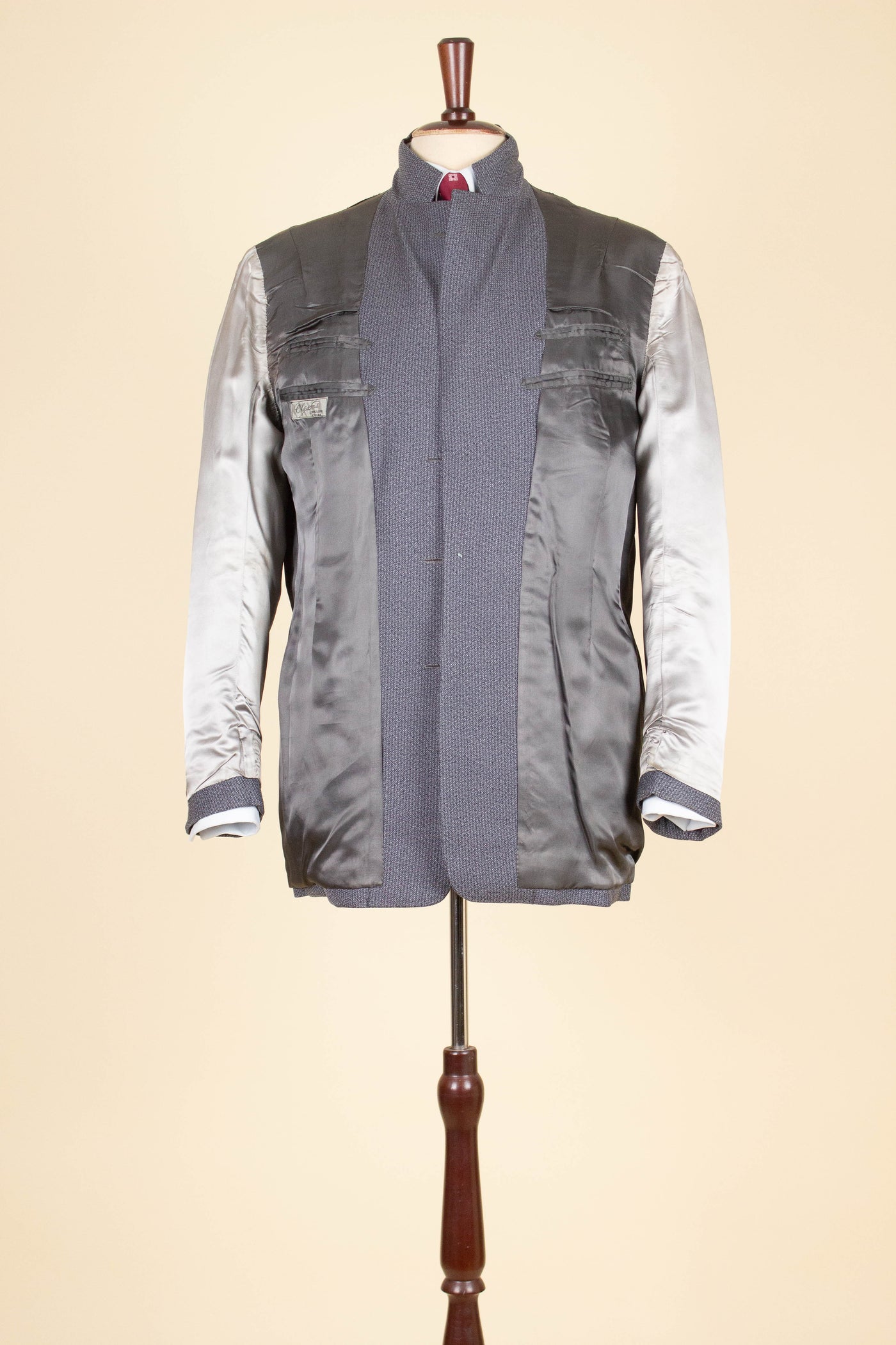 SWEDISH 1960 MEDIUM GREY SINGLE BREASTED TWO PIECE BESPOKE SUIT BY OLSSONS. SIZE CA EU 50-52