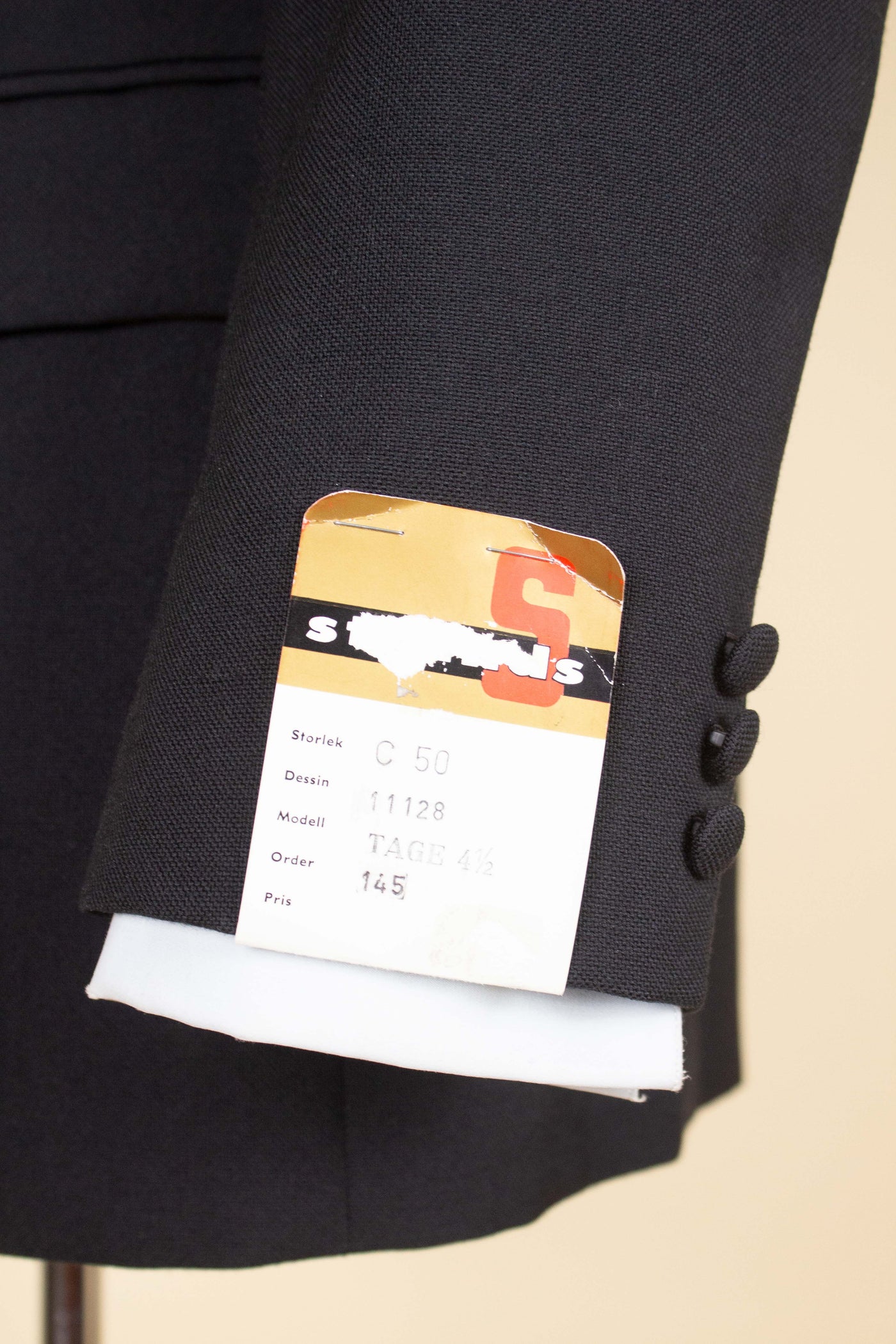 SWEDISH 1960S BLACK TWO PIECE DOUBLE BREASTED DEADSTOCK SUIT BY STRANDS. SIZE CA EU 50