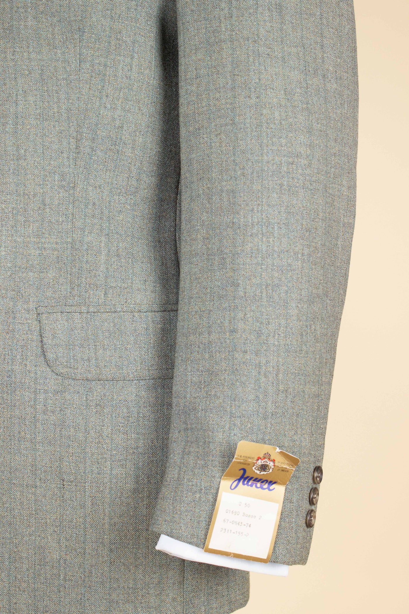 SWEDISH 1960S GREEN TWO PIECE SINGLE BREASTED DEADSTOCK SUIT BY JUNEX. SIZE CA EU 50