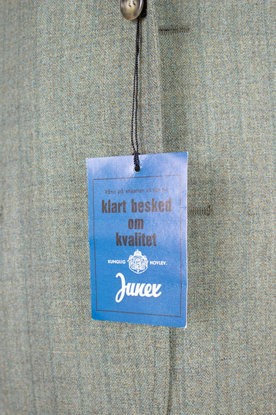 SWEDISH 1960S GREEN TWO PIECE SINGLE BREASTED DEADSTOCK SUIT BY JUNEX. SIZE CA EU 50