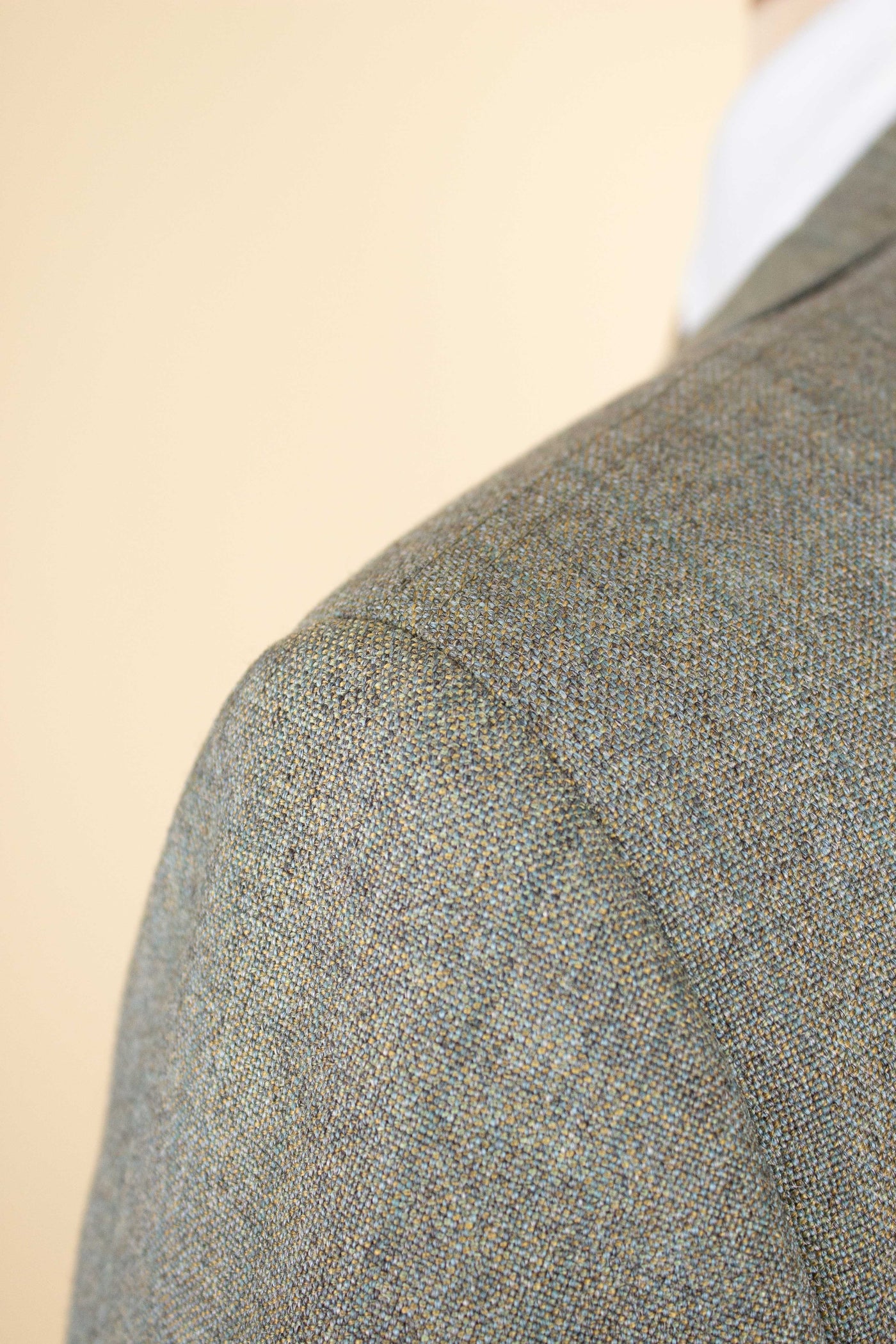 SWEDISH 1960S GREEN TWO PIECE SINGLE BREASTED DEADSTOCK SUIT BY JUNEX. SIZE CA EU 50