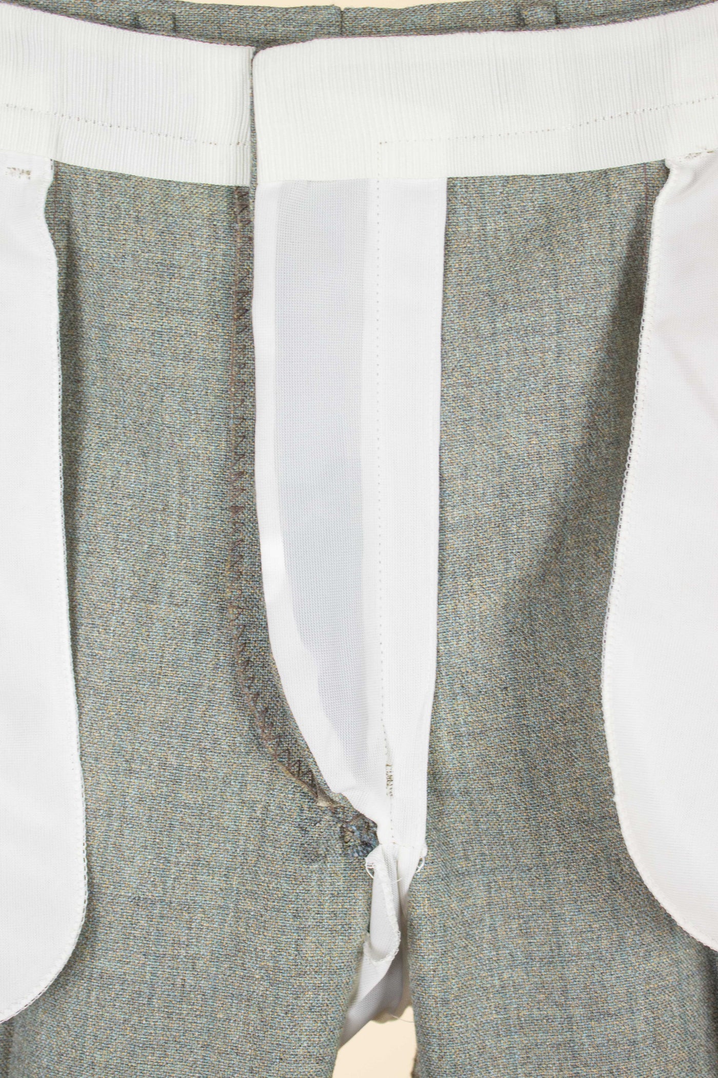 SWEDISH 1960S GREEN TWO PIECE SINGLE BREASTED DEADSTOCK SUIT BY JUNEX. SIZE CA EU 50