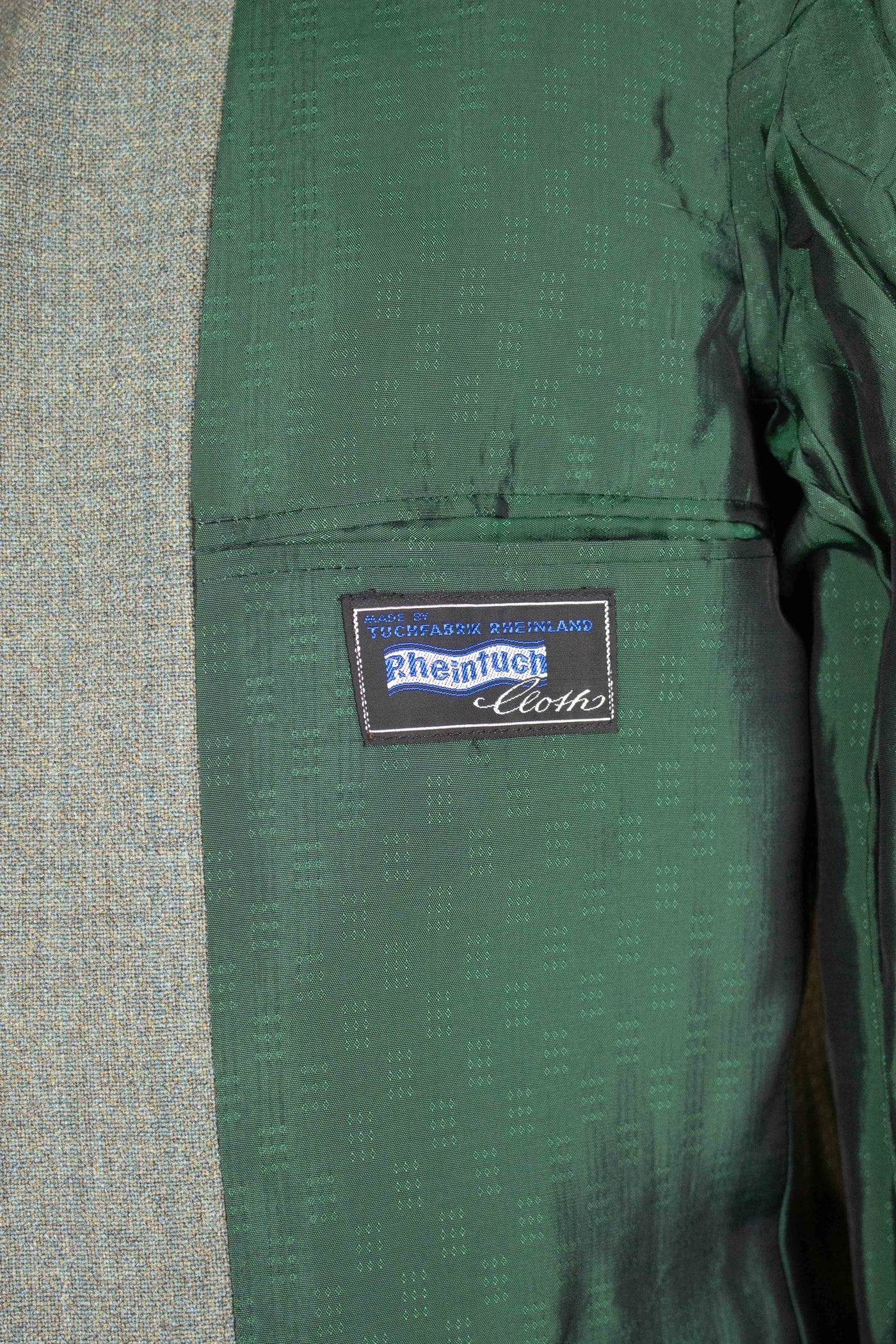 SWEDISH 1960S GREEN TWO PIECE SINGLE BREASTED DEADSTOCK SUIT BY JUNEX. SIZE CA EU 50