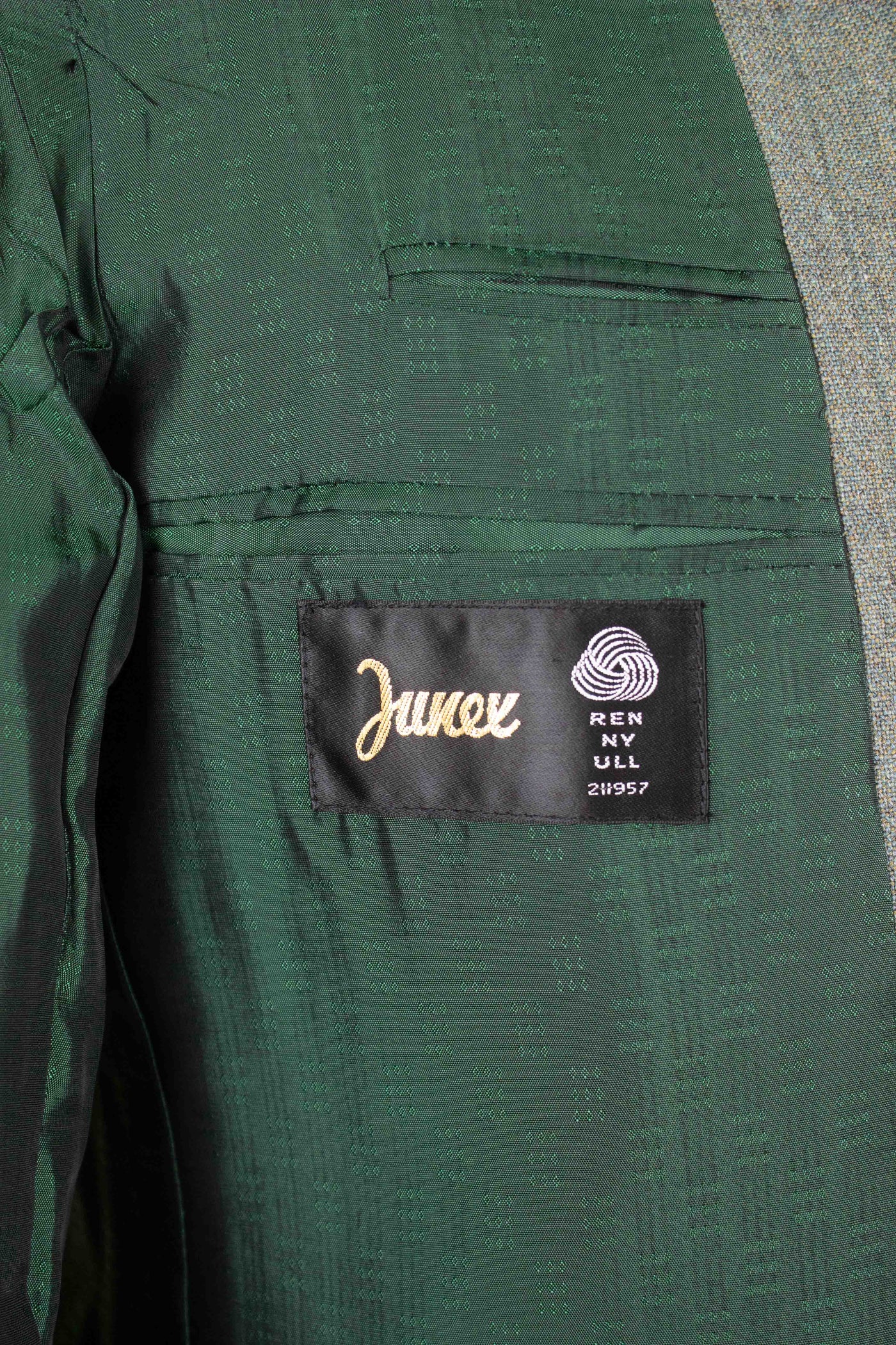 SWEDISH 1960S GREEN TWO PIECE SINGLE BREASTED DEADSTOCK SUIT BY JUNEX. SIZE CA EU 50