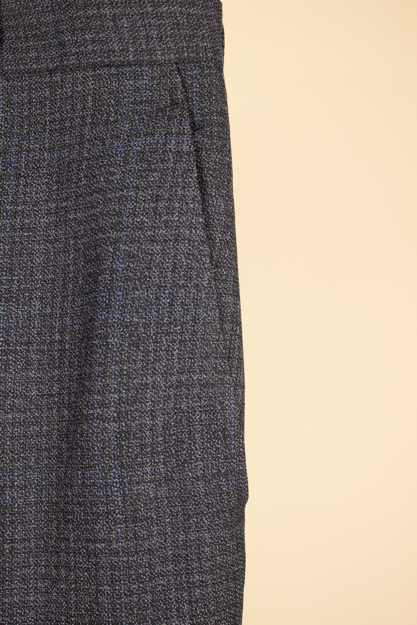 SWEDISH 1960S GREY CHECKERED TWO PIECE SUIT BY SCHLASBERGS. SIZE CA EU 50