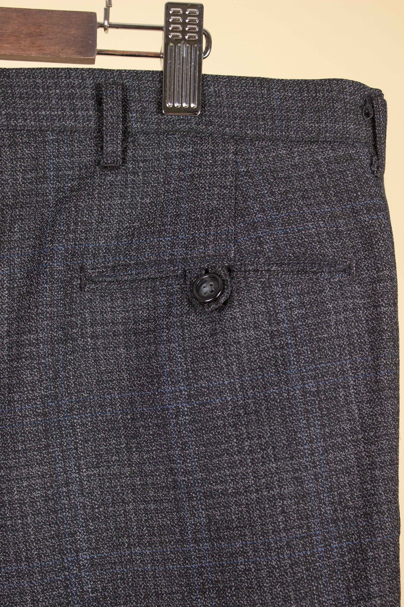 SWEDISH 1960S GREY CHECKERED TWO PIECE SUIT BY SCHLASBERGS. SIZE CA EU 50
