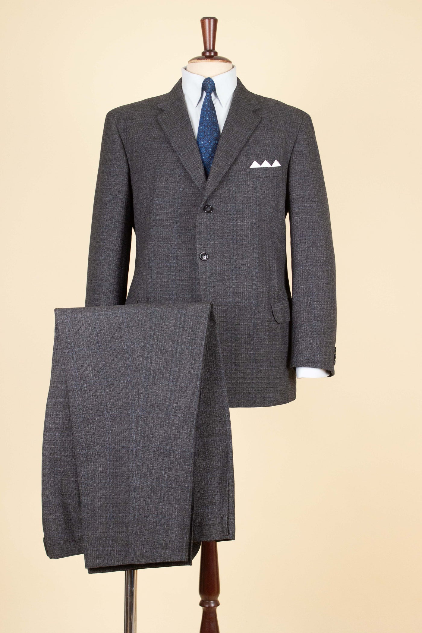 SWEDISH 1960S GREY CHECKERED TWO PIECE SUIT BY SCHLASBERGS. SIZE CA EU 50