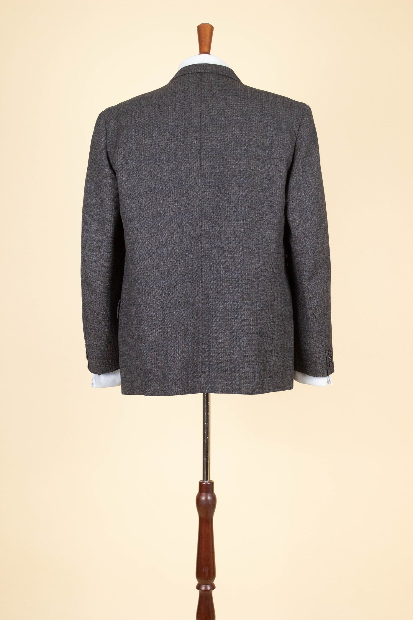 SWEDISH 1960S GREY CHECKERED TWO PIECE SUIT BY SCHLASBERGS. SIZE CA EU 50