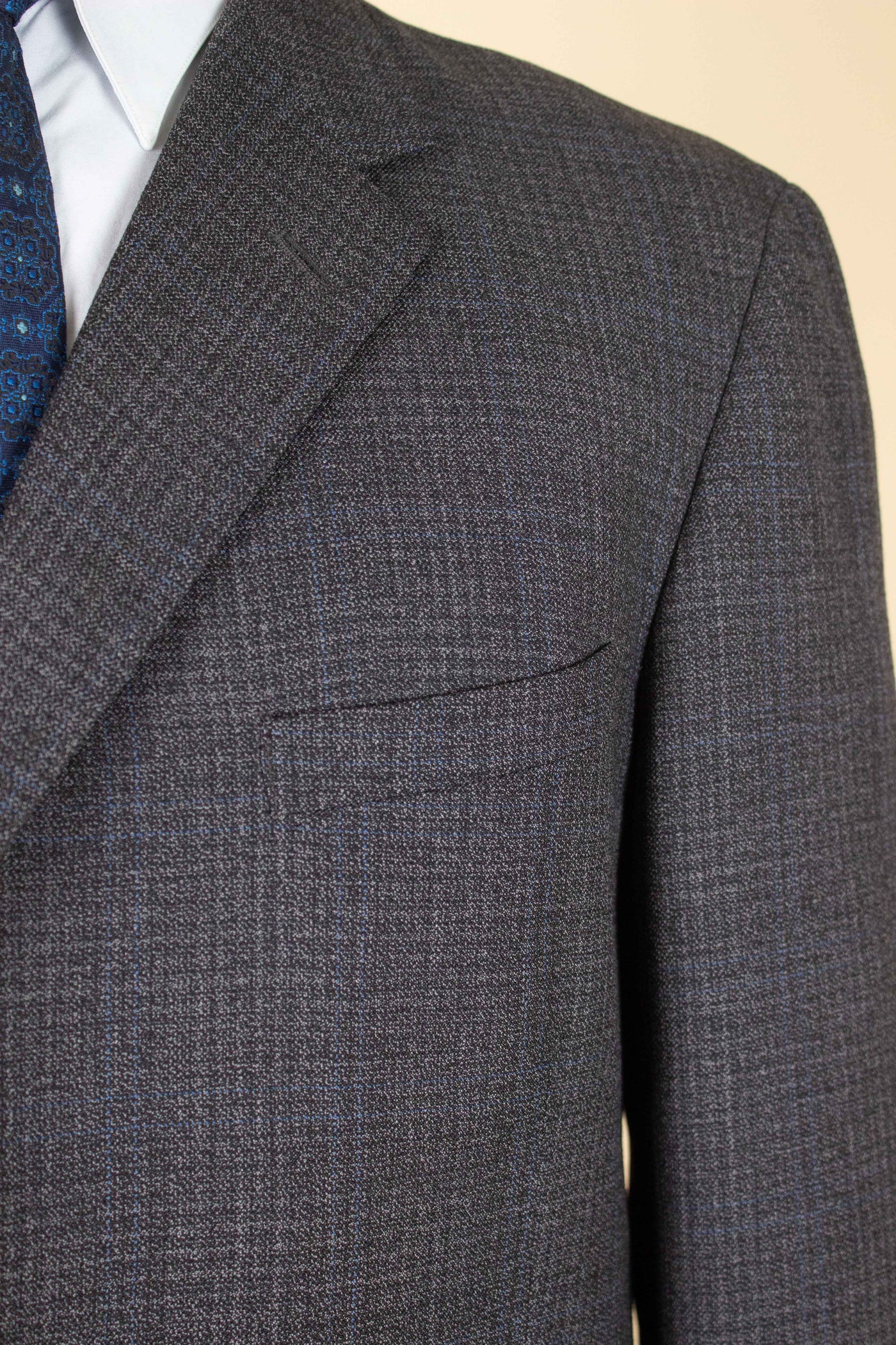 SWEDISH 1960S GREY CHECKERED TWO PIECE SUIT BY SCHLASBERGS. SIZE CA EU 50